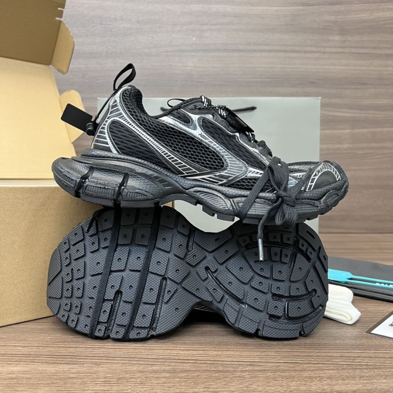 Ba1en*iaga track shoes